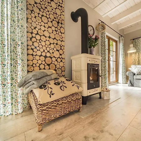 Folkowa Chatka- Kaszubska Ostoja