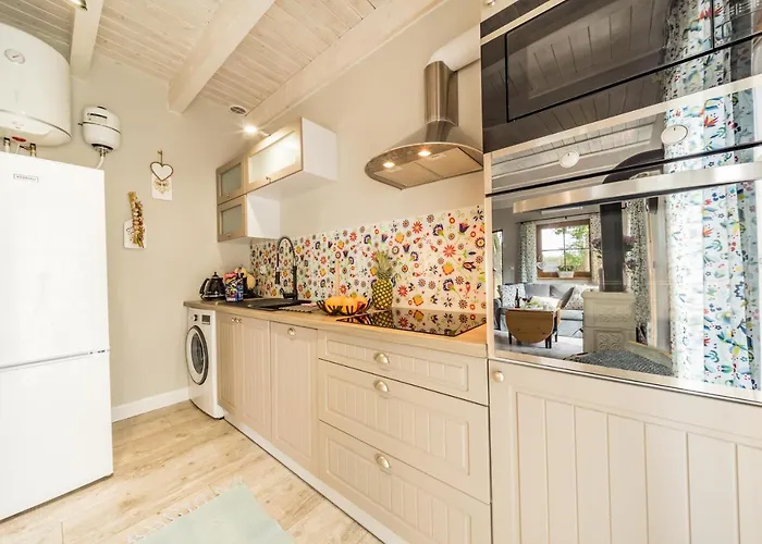 Semesterbostad Folkowa Chatka- Kaszubska Ostoja Barkocin